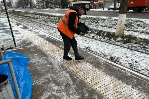 В Одессе и области идет снег: какая ситуация на дорогах