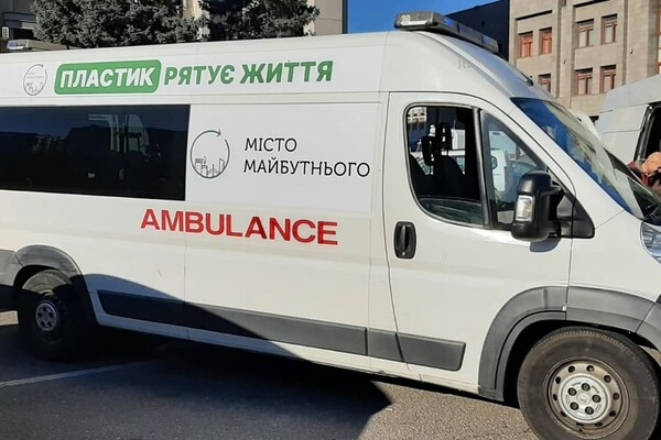 В Одессе благодаря пластику купили реанимобиль для Бахмутского направления