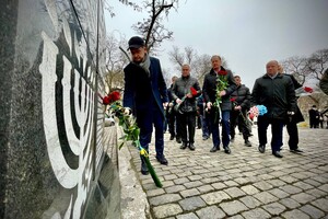 Гасили марку и возлагали цветы: одесситы почтили память жертв Холокоста 