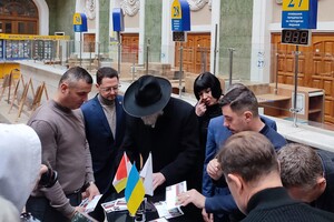 Гасили марку и возлагали цветы: одесситы почтили память жертв Холокоста 