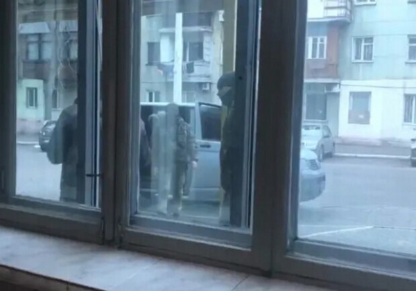 Получи ответ: можно ли силой задерживать мужчин и везти в военкоматы