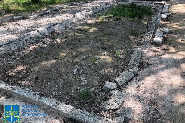 На благоустройстве сквера на поселке Котовского разворовали полмиллиона гривен