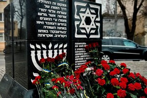 Гасили марку и возлагали цветы: одесситы почтили память жертв Холокоста 