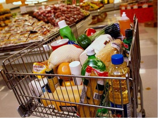 Не тільки гроші: українці можуть отримати безкоштовні продуктові набори в мережах супермаркетів — як це зробити