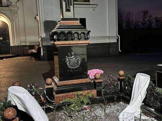 У Києво-Печерській лаврі спаплюжили могилу митрополита Володимира (Сабодана): поліція підозрює церковників (фото)