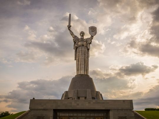 В Києві пролунали потужні вибухи: ворог атакував об’єкти критичної інфраструктури