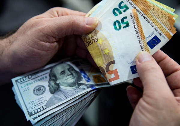 Курс валют в Украине 4 февраля 2023: сколько стоит доллар и евро