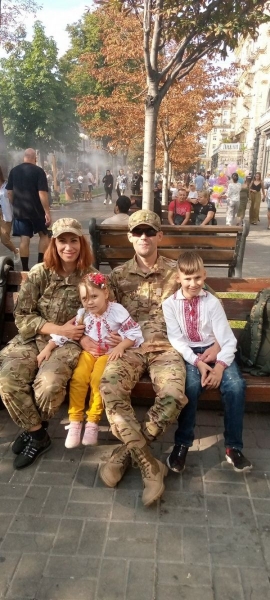 «Ми розуміли, що війна на Донбасі — це квіточки порівняно з тим, що буде у 2022 році»: щемлива історія родини української волонтерки та білоруського бійця