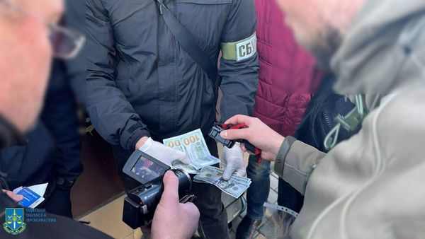 Обіцяли підприємцям «не створювати штучних перешкод»: СБУ викрила корупційні схеми на митницях в двох областях