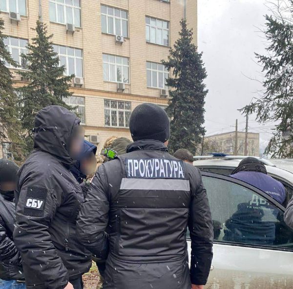 Обіцяли підприємцям «не створювати штучних перешкод»: СБУ викрила корупційні схеми на митницях в двох областях