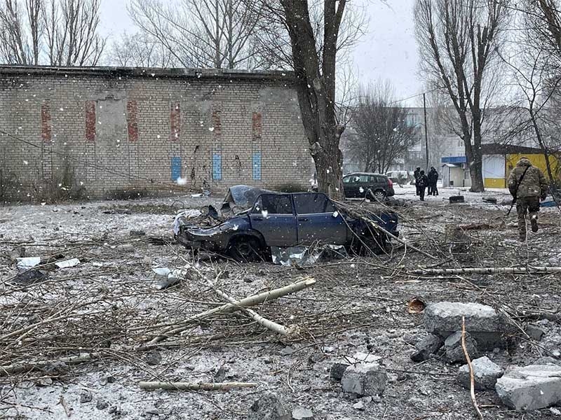Окупанти обстріляли Донецьку область: у Покровську зруйновано під’їзд багатоповерхівки, двох людей поранено