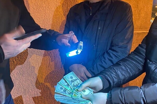 В Одессе двух чиновников Регистра судоходства задержали на взятке