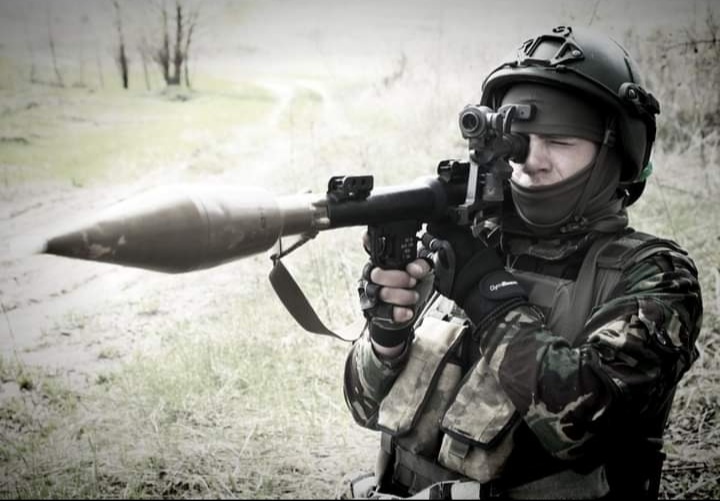 Батько з сином зупинили російську колону з 14 танків і БМП під час битви за Київ: це був їхній перший бій