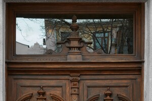 Одесситы сами восстановили старинную дверь в доме Фельдмана