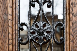 Одесситы сами восстановили старинную дверь в доме Фельдмана