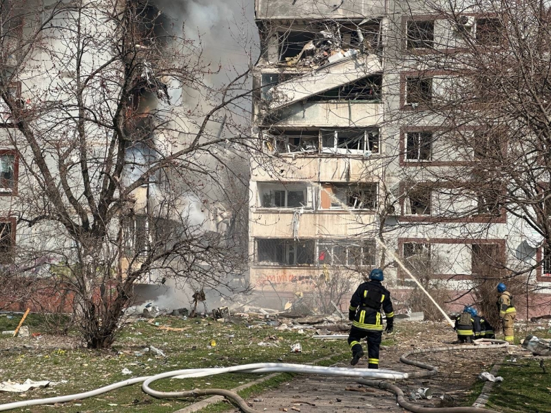 Обстріл Запоріжжя: поранено майже 20 людей, серед них є діти (фото, відео)