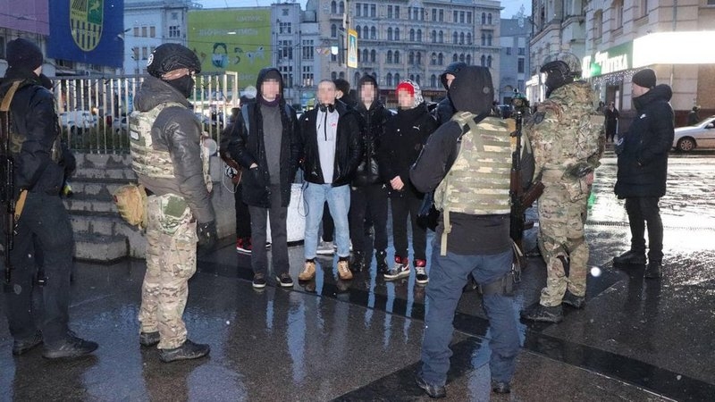 «Раніше нас відловлювали поодинці, могли одяг забрати, волосся підпалити, побити. Наразі все змінилося», — учасник руху «Рьодан»