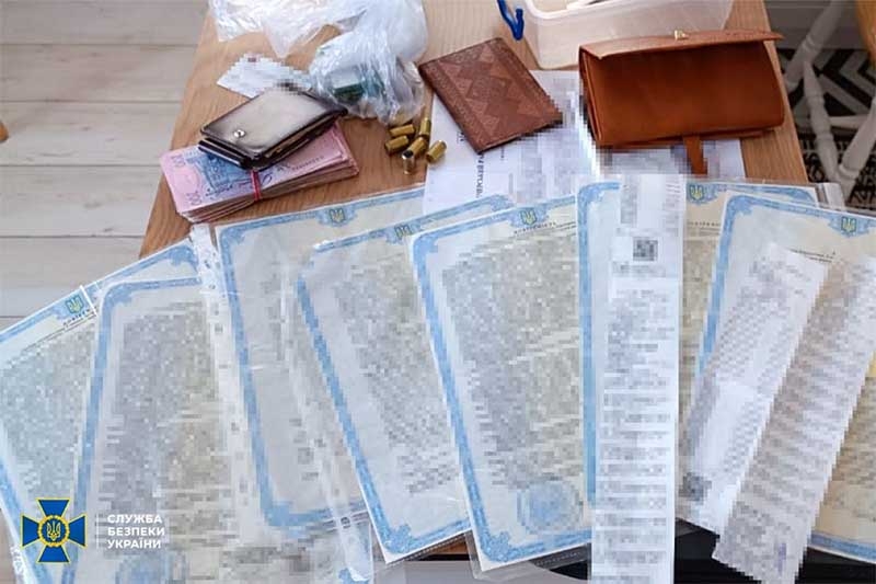 Завозили як «гуманітарку»: в Києві продавали ліки-підробки для онкохворих