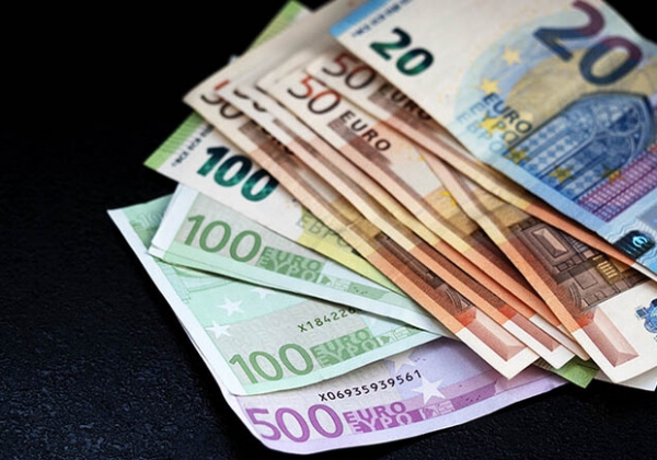 Курс валют в Украине 2 апреля 2023: сколько стоит доллар и евро