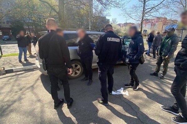 Житель Одесского района перевозил мужчин за границу под видом волонтеров 