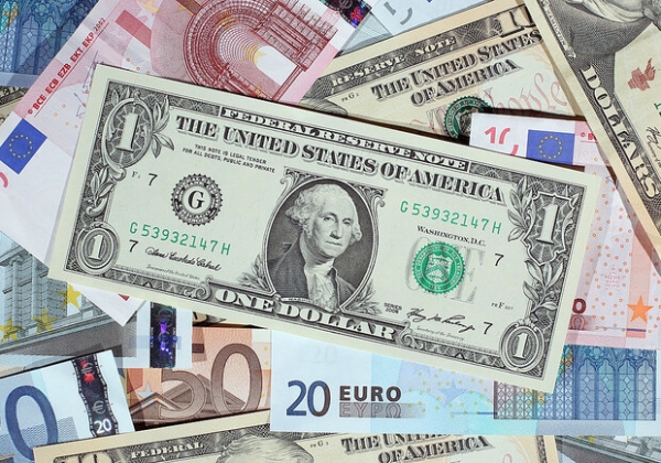 Курс валют в Украине 24 апреля 2023: сколько стоит доллар и евро