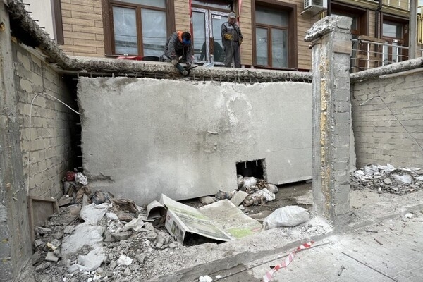 В Одессе демонтировали незаконный объект на Долгой
