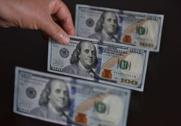 Курс валют в Украине 15 мая 2023: сколько стоит доллар и евро