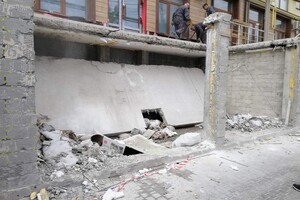 В Одессе демонтировали незаконный объект на Долгой