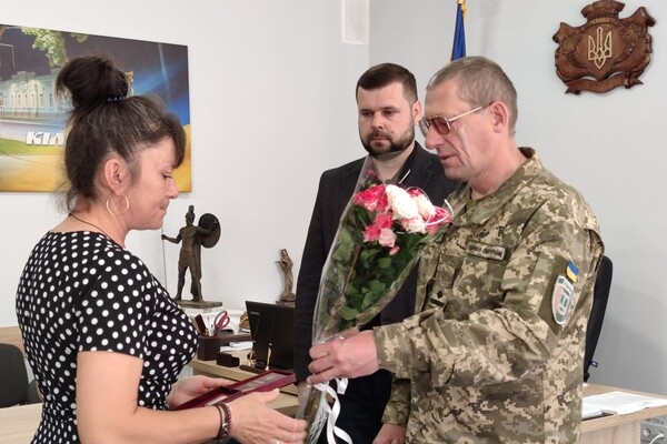 В Одесской области жене погибшего воина вручили орден "За мужество"