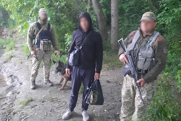 В Одесской области мужчина решил переплыть границу на надувной резиновой подушке