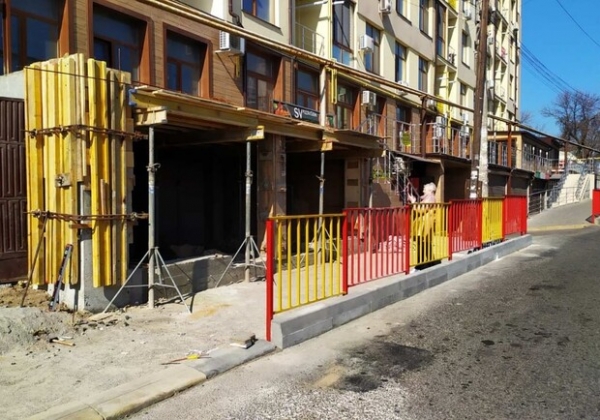 В Одессе демонтировали незаконный объект на Долгой