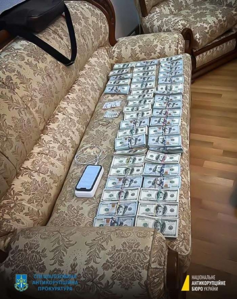 Голову Верховного суду затримали на хабарі майже в три мільйони доларів