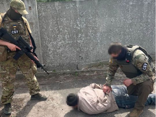 Передавав ворогу інформацію про ЗСУ та інфраструктуру: на Донбасі затримано ворожого агента