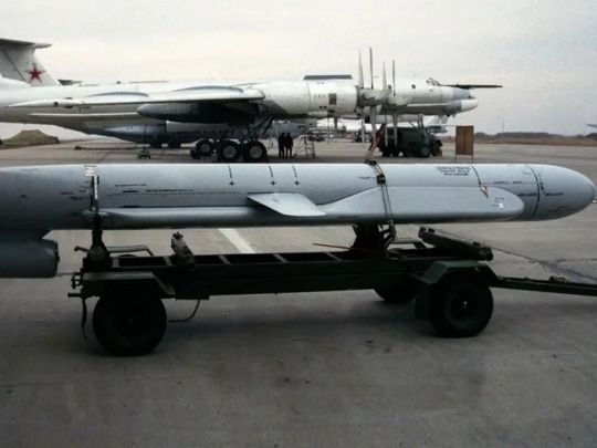 У росії немає необмежених ресурсів: у Зеленського пояснили, звідки країна-агресор бере необхідне для будівництва ракет