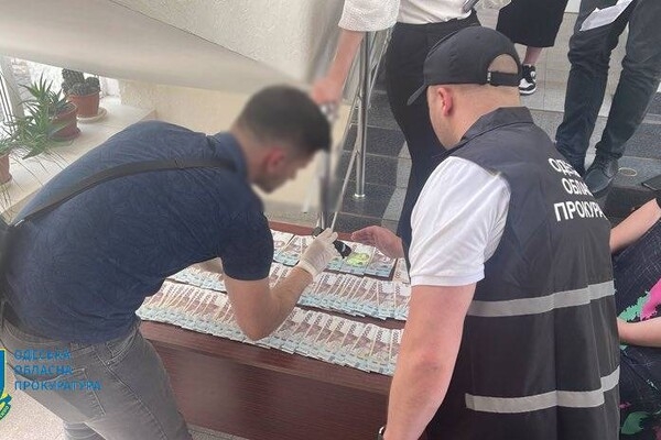 В Одесской области разоблачили чиновников, которые брали взятки за обеспечение победы в тендерах