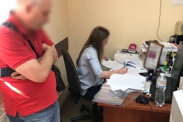 В Одесской области разоблачили чиновников, которые брали взятки за обеспечение победы в тендерах
