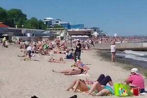 В ОВА говорят, что пока рано говорить об открытии пляжного сезона в Одессе, но на пляжах аншлаг