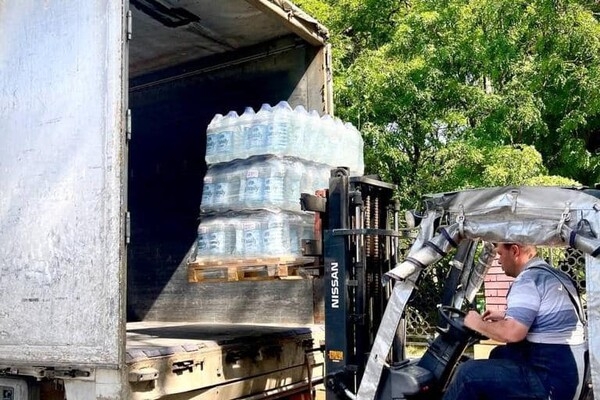Одесская область продолжают помогать Херсонской: передали лодки и воду