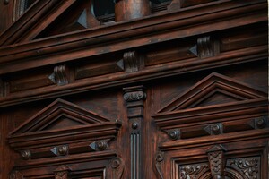 В центре Одессы отреставрировали еще одну историческую дверь