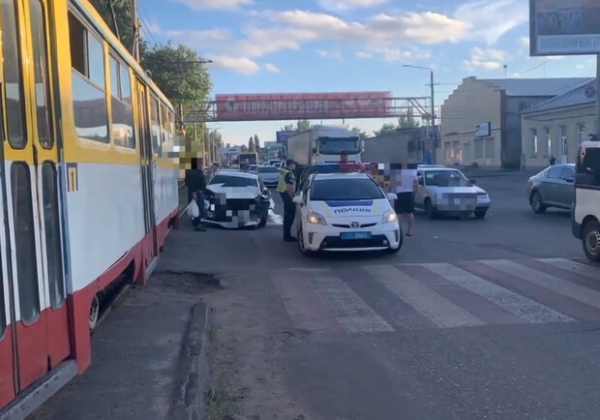На Николаевской дороге произошло ДТП с маршруткой: пострадали три человека