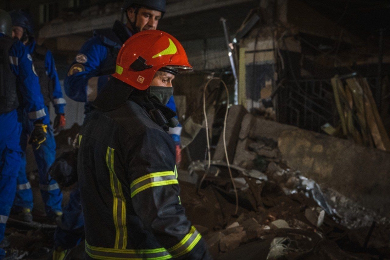 Окупанти вдарили ракетою по піцерії у центрі Краматорська: вісім людей загинули, поранених — десятки (фото, відео)