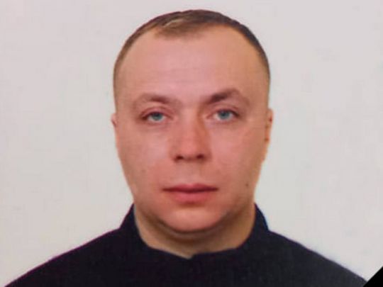 Під прощальні звуки пожежних сирен: попрощалися із рятувальником, якого вбили окупанти