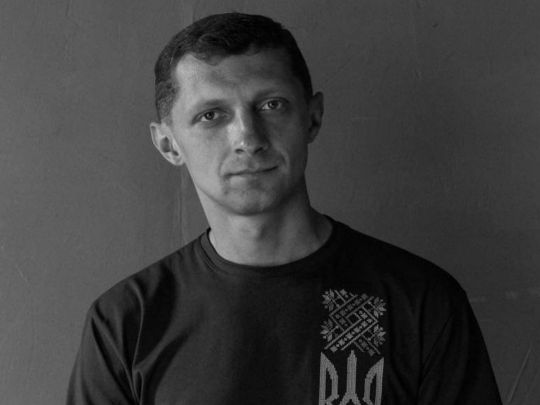 Танковий обстріл, 40 днів реанімації та футбол з легендою: історія захисника Євгена Шваба