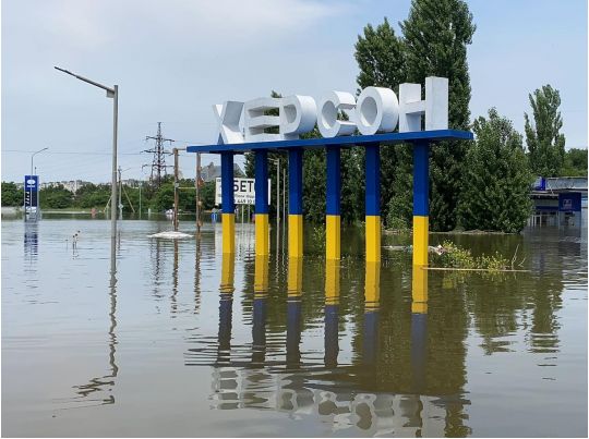 Вода впала на 20 см, але людей з човнами просять не їхати: в Херсонській ОВА звернулись до волонтерів