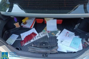 В Одессе задержали инспектора полиции, который за взятки делал документы на оружие