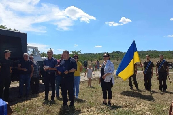 Почти полтора года считался пропавшим без вести: в Одесской области простились с молодым защитником Мариуполя