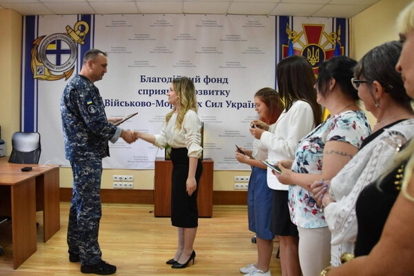 15-летняя волонтер "Мишка" из Одессы получила награду от Главнокомандующего ВСУ