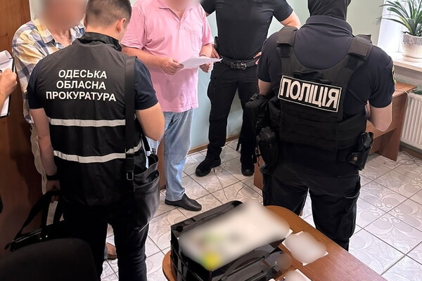 2000 долларов США за бюджетное место: в одном из одесских колледжей брали взятки