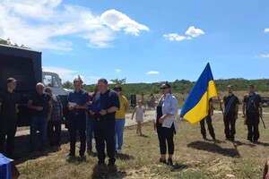 Почти полтора года считался пропавшим без вести: в Одесской области простились с молодым защитником Мариуполя