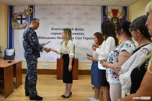 15-летняя волонтер "Мишка" из Одессы получила награду от Главнокомандующего ВСУ